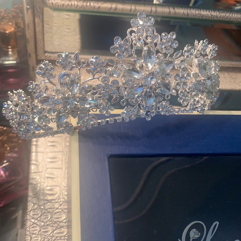 A quinceañera crown